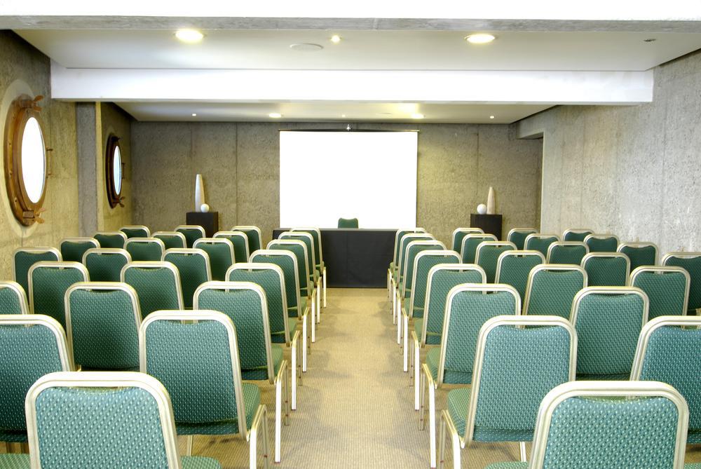Radisson Blu Acqua Hotel & Spa Concon Fasilitas foto A typical conference room