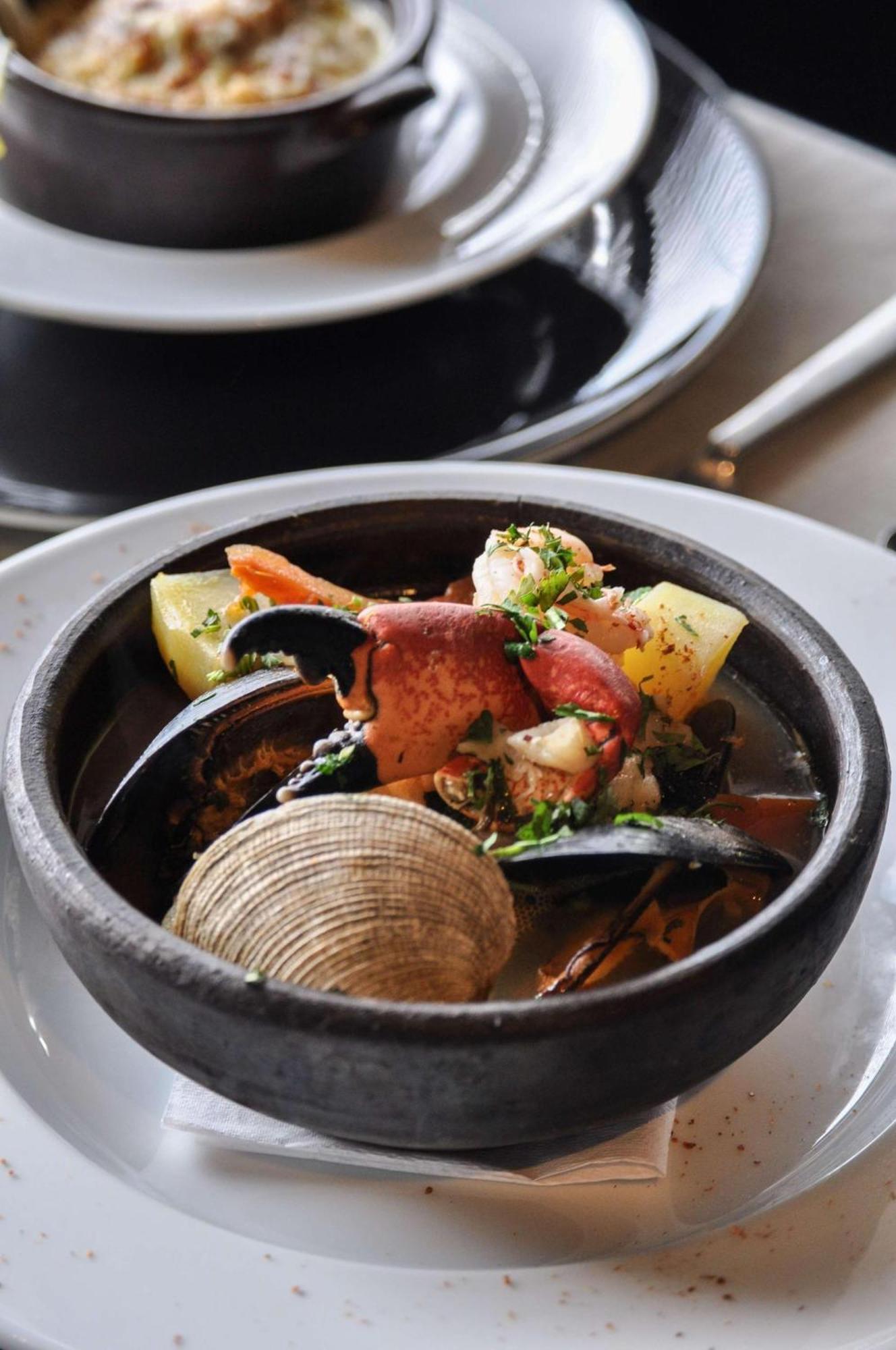 Radisson Blu Acqua Hotel & Spa Concon Bagian luar foto Clam chowder