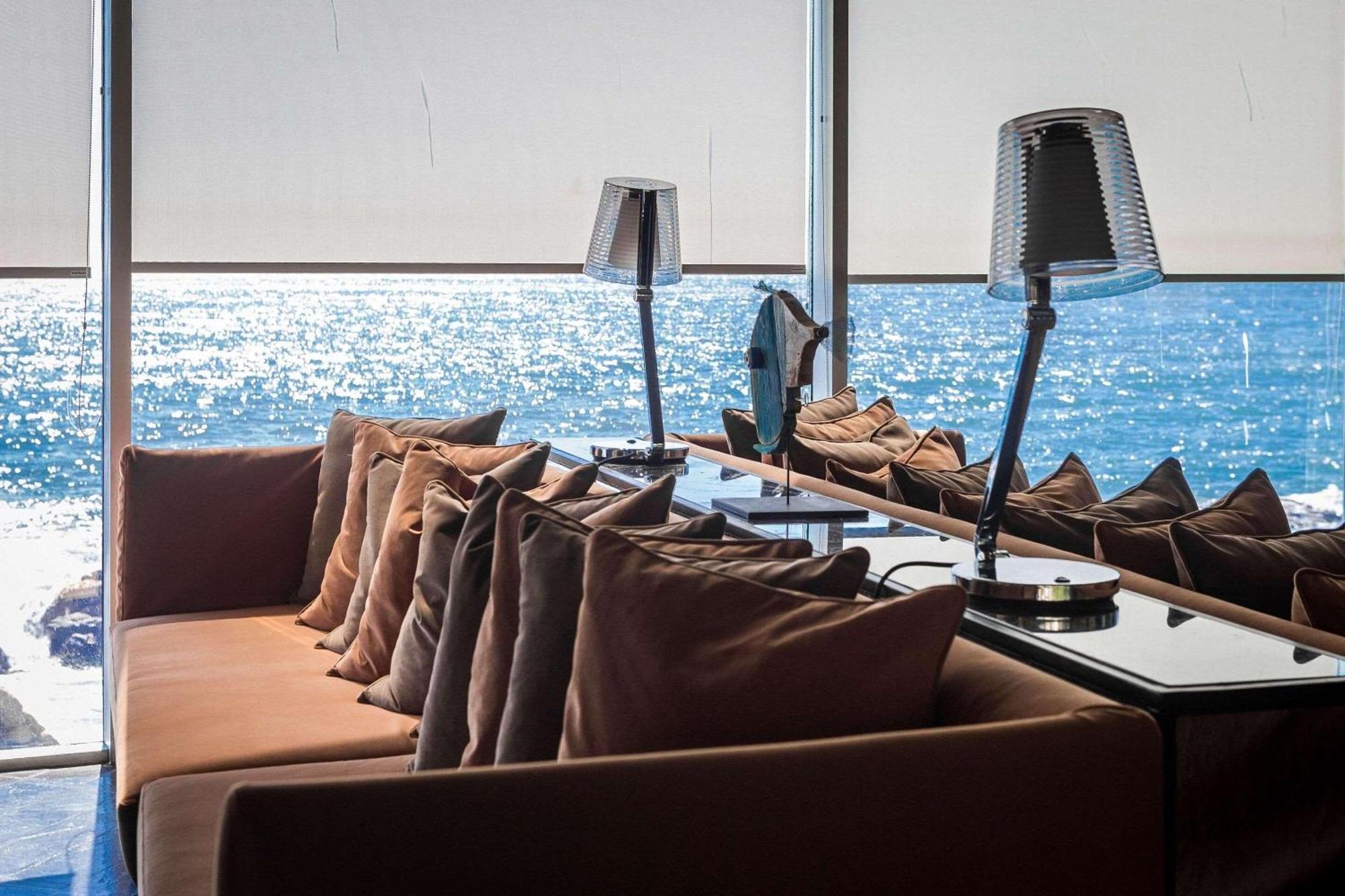 Radisson Blu Acqua Hotel & Spa Concon Bagian luar foto The lounge at the airport