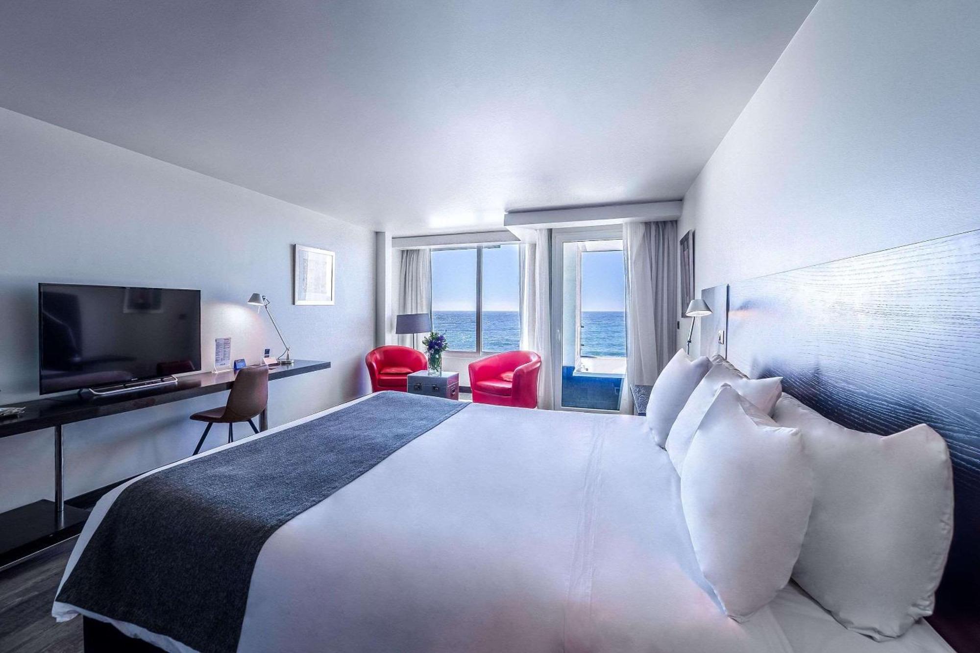 Radisson Blu Acqua Hotel & Spa Concon Bagian luar foto A room at the hotel