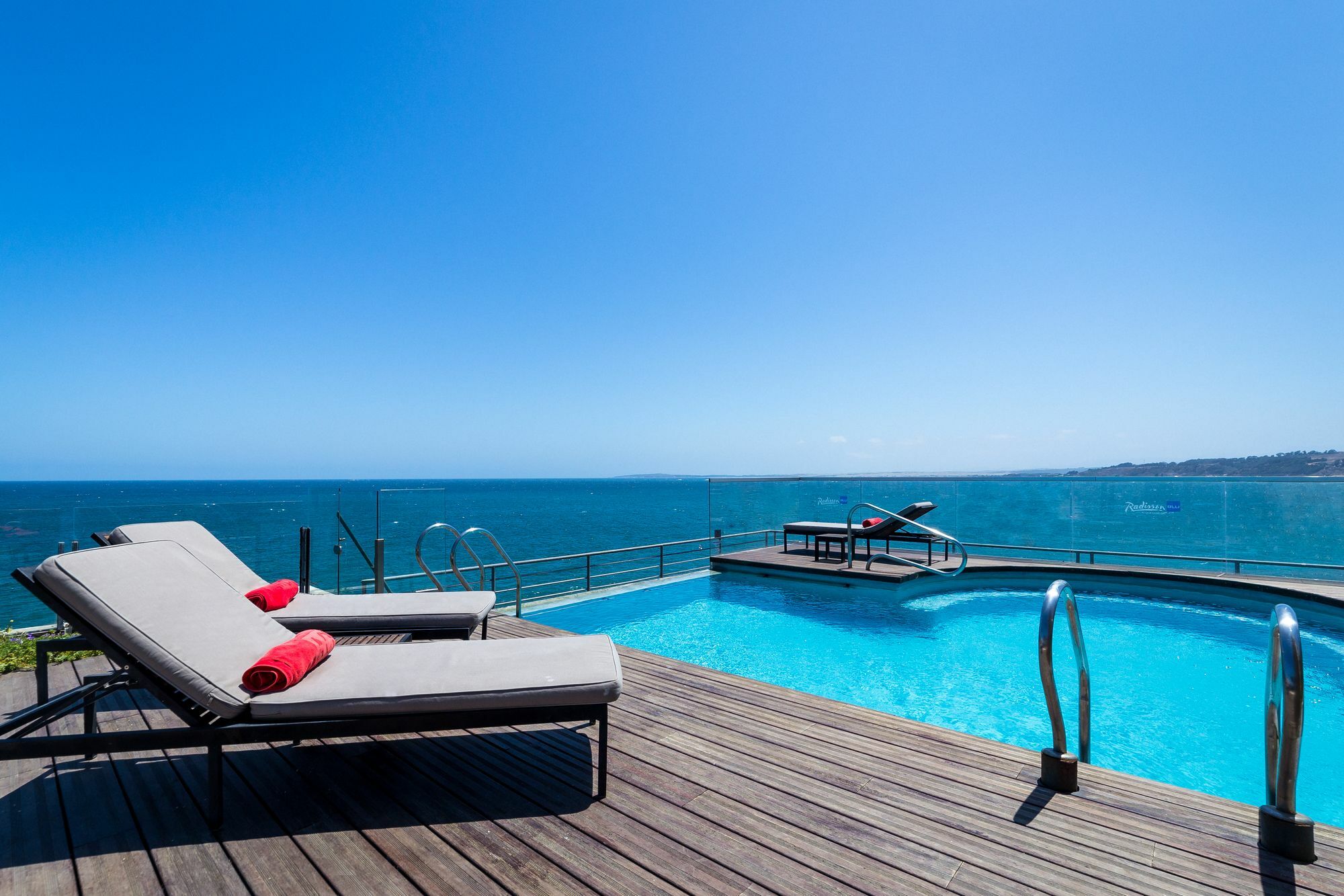 Radisson Blu Acqua Hotel & Spa Concon Bagian luar foto The pool at the Cape of Good Hope Hotel